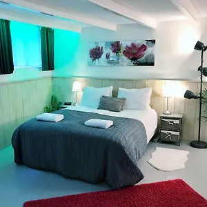 Bed & Breakfast At, Amsterdam